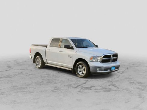 Used 2019 RAM 1500 Classic SLT w/ Luxury Group image 2