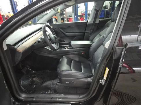 Used 2021 Tesla Model Y Long Range image 16