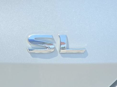 Used 2018 Nissan Rogue SL w/ Premium Package FWD image 18