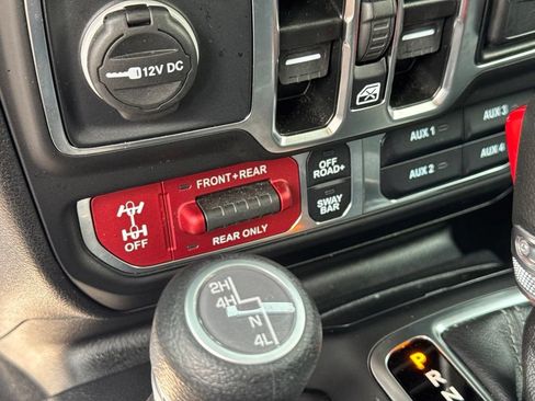Used 2025 Jeep Wrangler Unlimited Rubicon AWD/4WD image 43