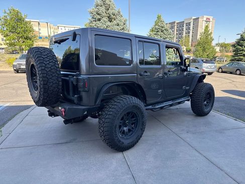 Used 2017 Jeep Wrangler Unlimited Rubicon w/ Connectivity Group AWD/4WD image 6