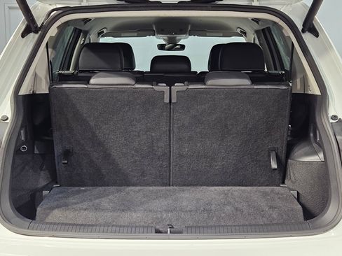 Used 2024 Volkswagen Tiguan SE image 18