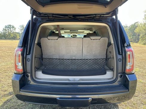 Used 2019 GMC Yukon SLT w/ Premium Edition image 7