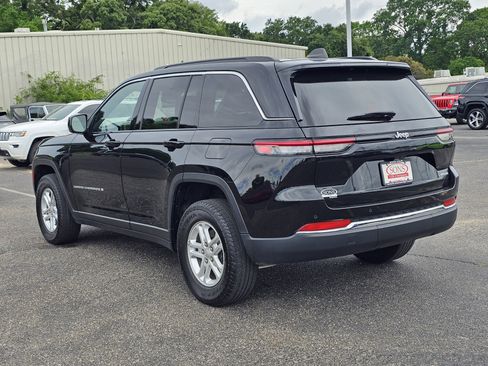 Used 2024 Jeep Grand Cherokee Laredo RWD image 13