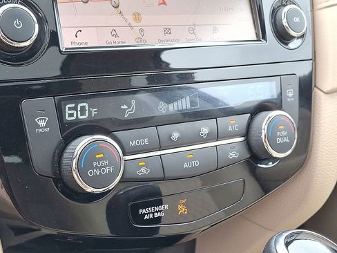 Used 2019 Nissan Rogue SV w/ Sun & Sound Touring Package image 16