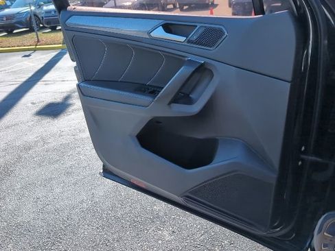 Used 2022 Volkswagen Tiguan SE image 24