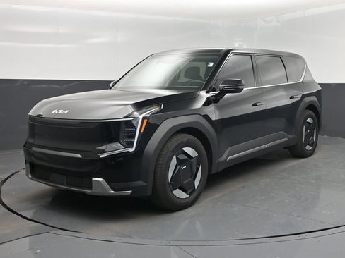 Certified 2026 Kia EV9 Light RWD image 22