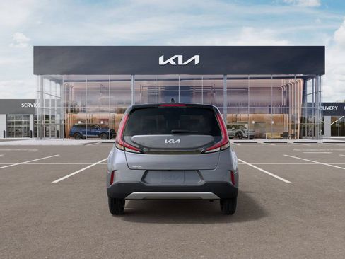 Used 2025 Kia Soul LX w/ LX Technology Package FWD image 5