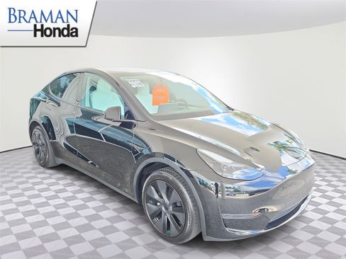 Used 2025 Tesla Model Y Long Range RWD image 2
