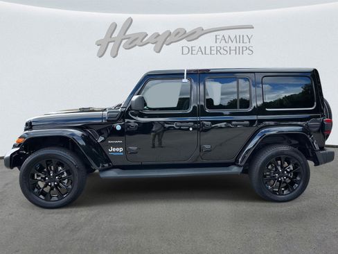 Used 2022 Jeep Wrangler Unlimited Sahara w/ Cold Weather Group image 40