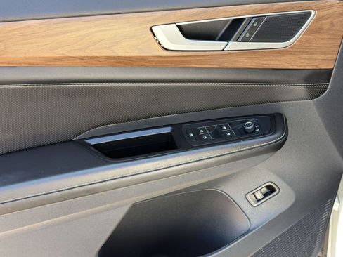 Used 2024 Volkswagen Atlas SE image 13