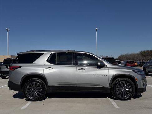 Certified 2023 Chevrolet Traverse RS image 3