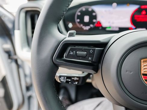 New 2025 Porsche Cayenne E-Hybrid Coupe image 17