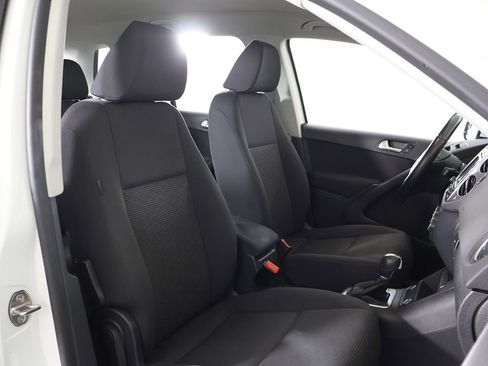 Used 2017 Volkswagen Tiguan Limited w/ Premium Package AWD/4WD image 28