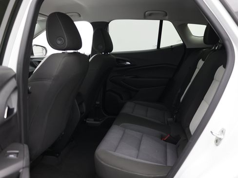 Used 2025 Chevrolet Trax LS FWD image 25