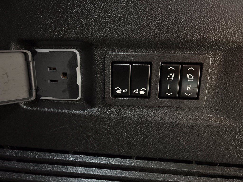 Certified 2023 GMC Yukon AT4 AWD/4WD image 36