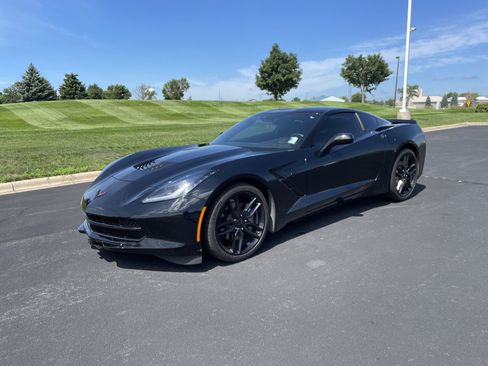 Used 2016 Chevrolet Corvette Stingray Coupe w/ Carbon Flash Badge Package RWD image 1
