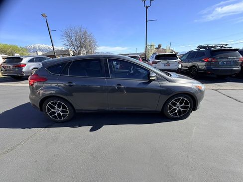 Used 2017 Ford Focus SE FWD image 3
