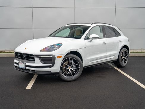 Used 2025 Porsche Macan image 1