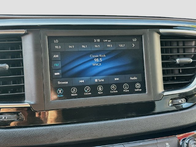 Used 2018 Chrysler Pacifica Touring-L w/ Tire & Wheel Group FWD image 14