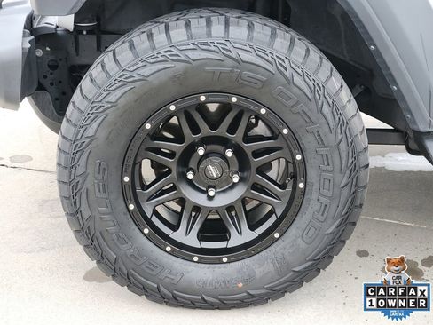 Used 2023 Jeep Gladiator Sport image 15