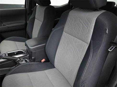 Used 2021 Toyota Tacoma TRD Sport image 17