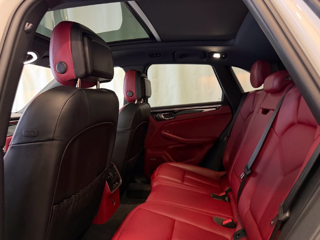 Certified 2024 Porsche Macan S AWD/4WD image 25