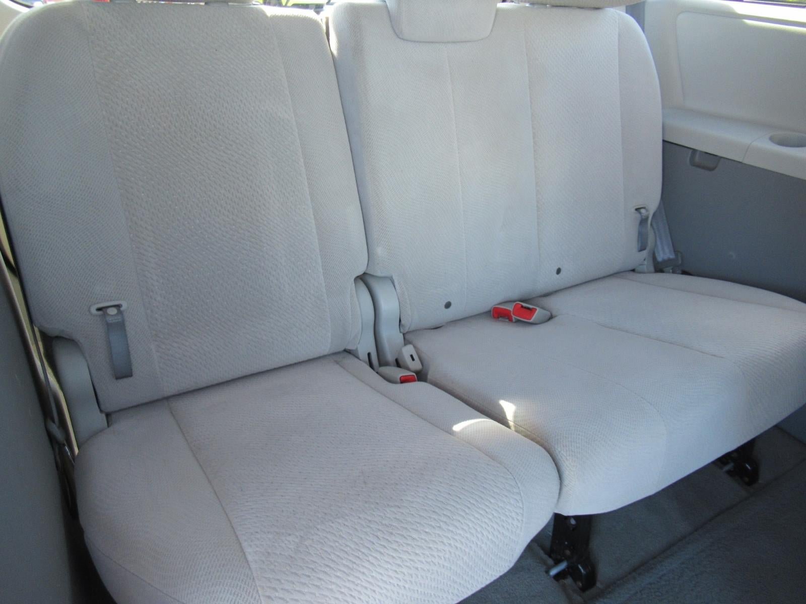 Used 2011 Toyota Sienna LE FWD image 33