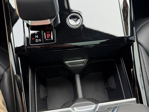 Used 2025 Land Rover Range Rover Sport Dynamic SE image 24