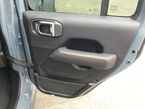 New 2025 Jeep Gladiator Rubicon w/ Convenience Group image 24