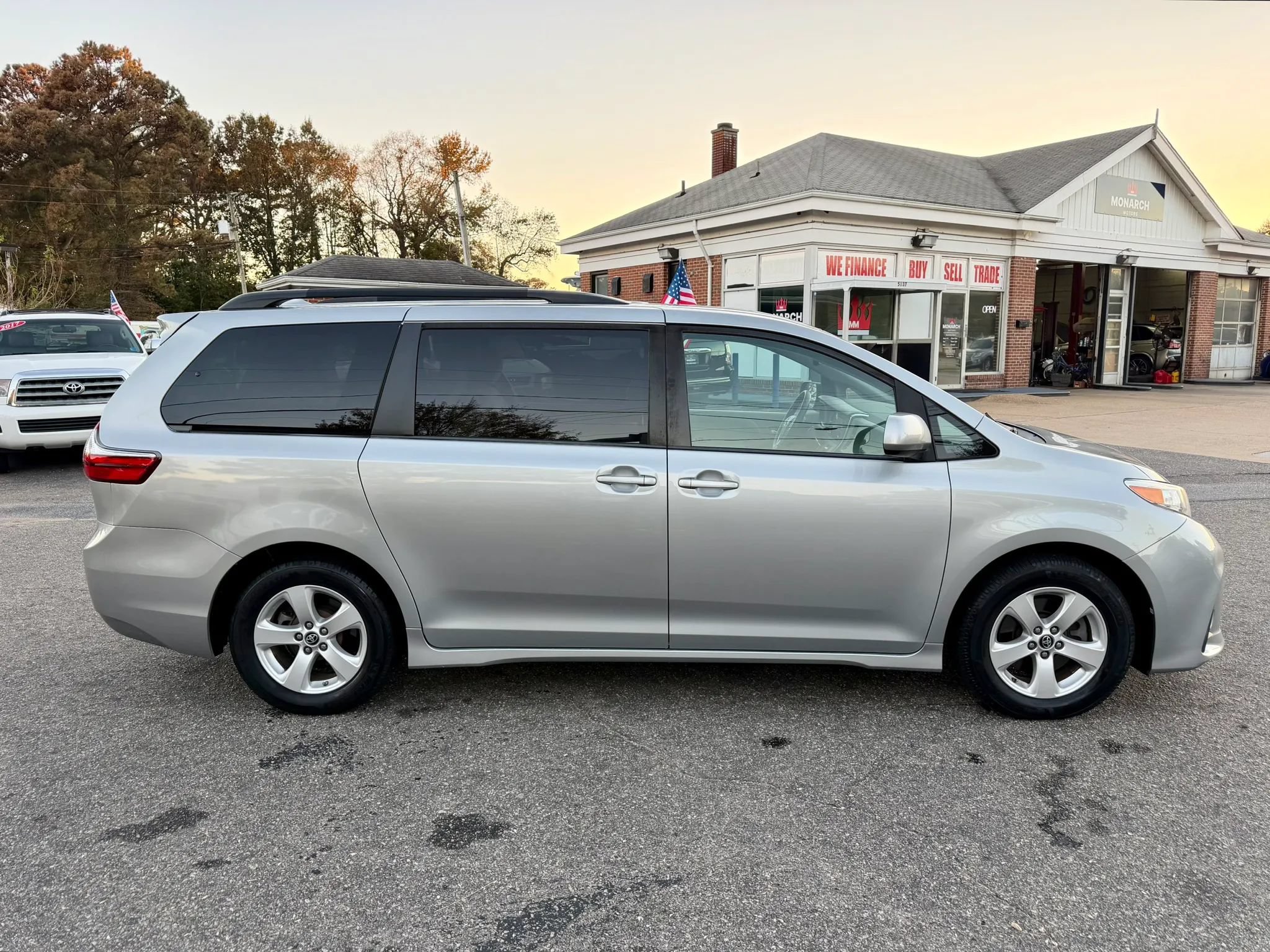 Used 2019 Toyota Sienna LE FWD image 6