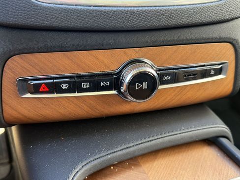 Used 2023 Volvo XC90 B6 Plus w/ Protection Package Premier image 19