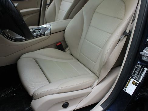 Used 2018 Mercedes-Benz GLC 300 4MATIC image 17