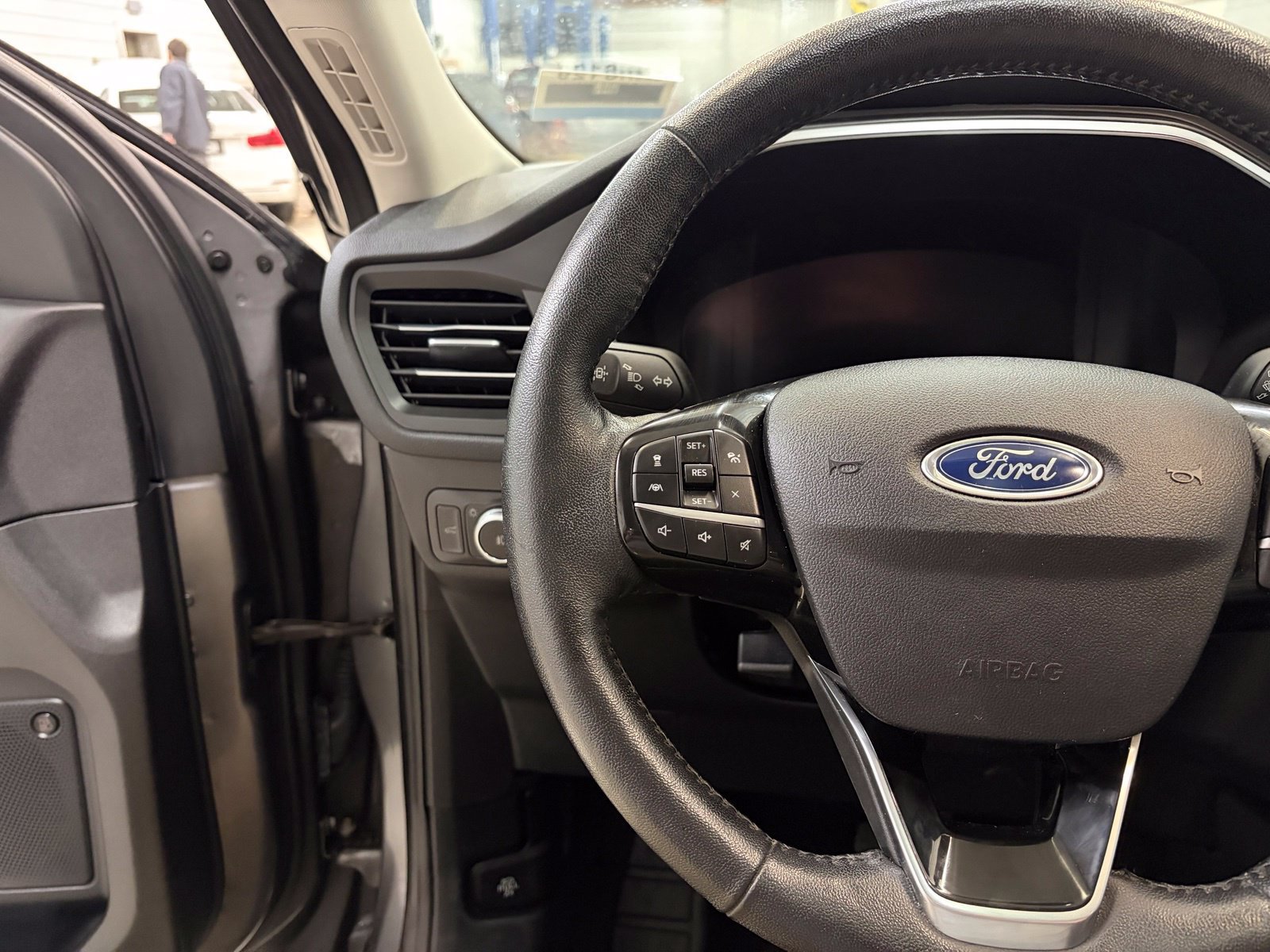 Used 2021 Ford Escape Titanium AWD/4WD image 12