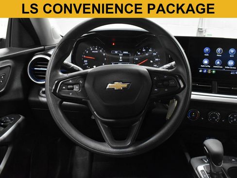 Used 2024 Chevrolet Trax LS w/ LS Convenience Package FWD image 5