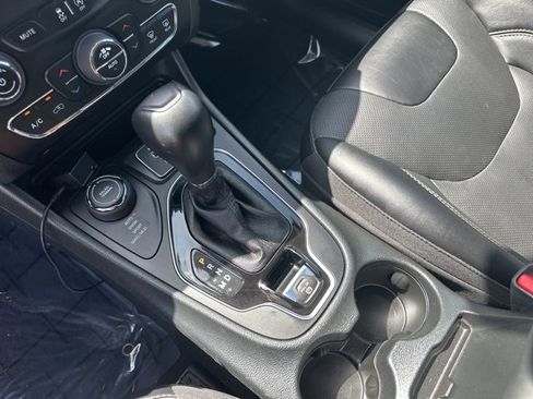 Used 2023 Jeep Cherokee Altitude Lux image 22