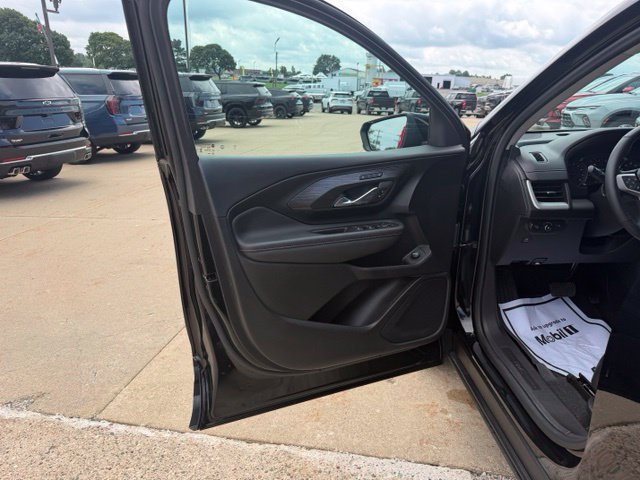 Used 2024 GMC Terrain SLT w/ LPO, Floor Liner Package AWD/4WD image 32