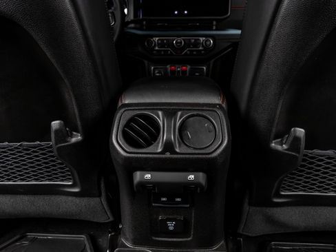 Used 2025 Jeep Gladiator Rubicon image 32