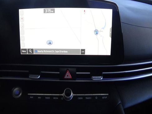 Used 2025 Hyundai Elantra SEL FWD image 20