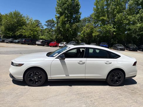 Certified 2025 Honda Accord SE image 6