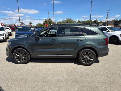 Certified 2021 Kia Sorento EX w/ EX AWD X-Line Package image 4