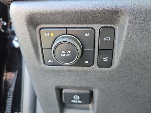Used 2025 Ford Expedition Platinum w/ Driver's Package AWD/4WD image 18