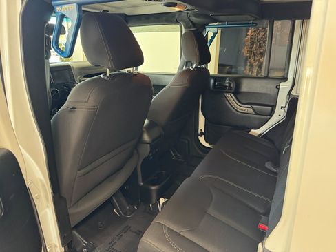 Used 2018 Jeep Wrangler Golden Eagle image 49