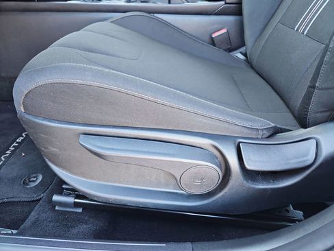 Used 2023 Hyundai Elantra SEL image 21