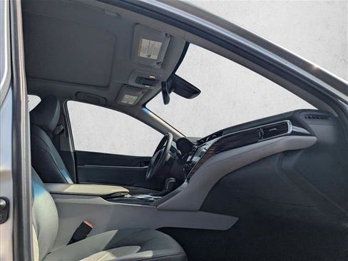 Used 2018 Toyota Camry XLE FWD image 15