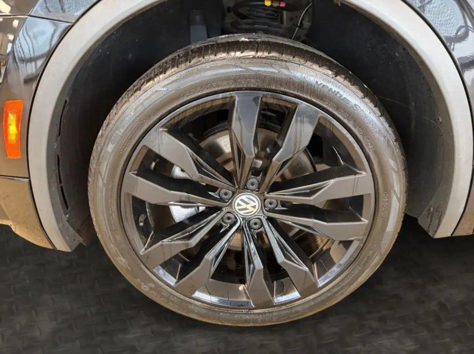 Used 2021 Volkswagen Tiguan SE R-Line AWD/4WD image 5