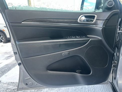 Used 2018 Jeep Grand Cherokee Limited image 5