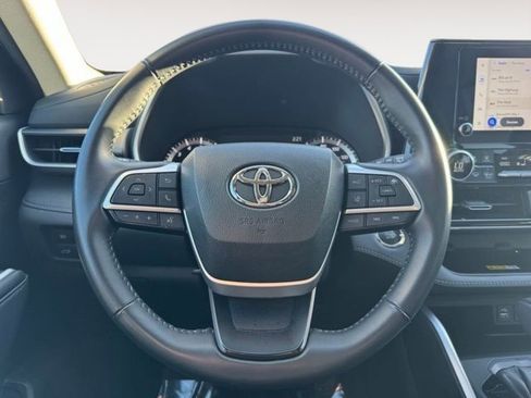 Used 2023 Toyota Highlander XLE AWD/4WD image 27
