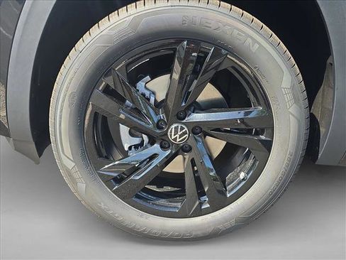 Used 2026 Volkswagen Atlas Cross Sport SEL R-Line AWD/4WD image 13