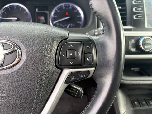 Used 2019 Toyota Highlander SE w/ Nightshade Edition image 13